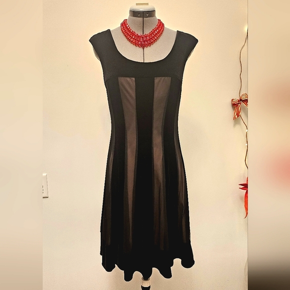 Party dress - Picture 1 of 12